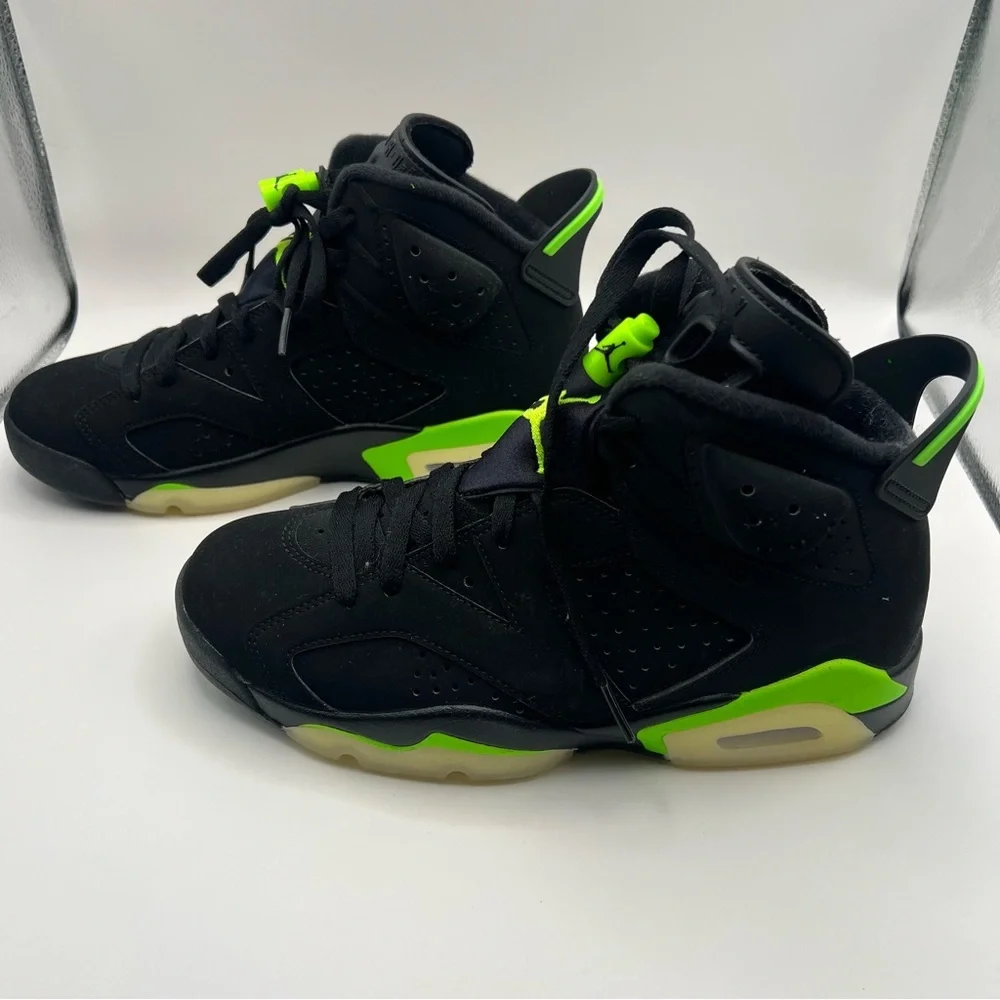 Air Jordan 6 Retro Sneaker - Picture 6 of 8